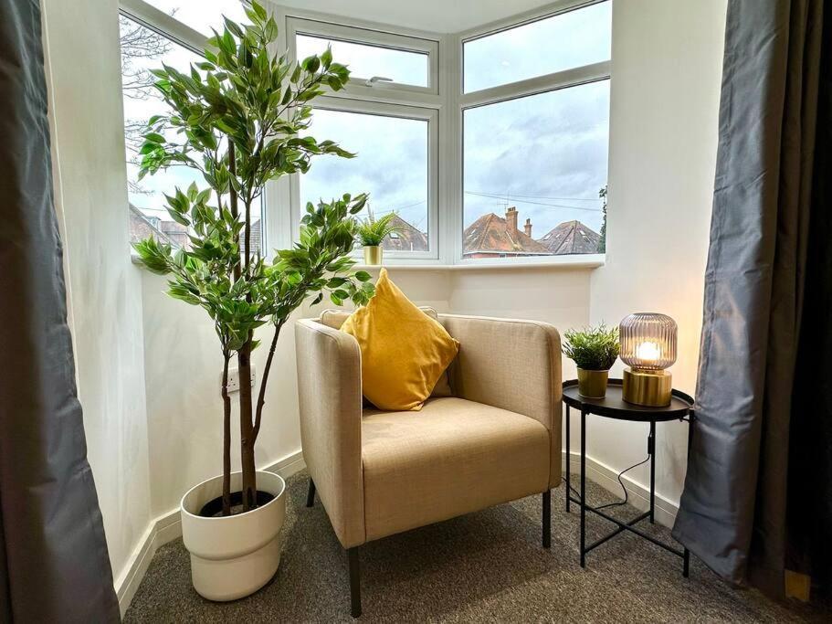 Massive New 8 Bedroom House Sleeps Up To 21 - Accepts Groups - Great Location - Free Parking - Fast Wifi - Smart Tvs - Sleeps Up To 21 People - Close To Bournemouth & Poole Town Centre & Sandbanks Exteriér fotografie