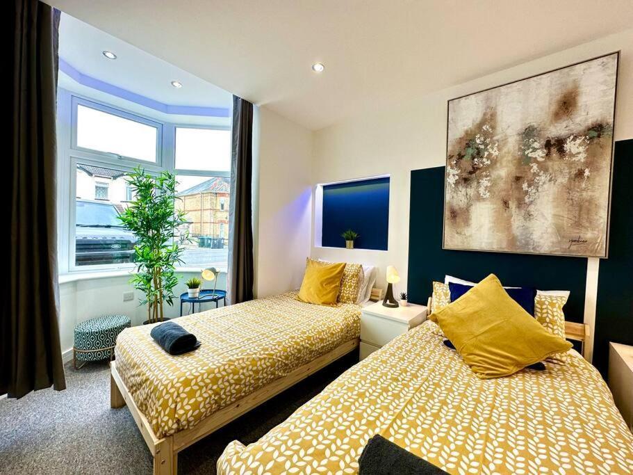 Massive New 8 Bedroom House Sleeps Up To 21 - Accepts Groups - Great Location - Free Parking - Fast Wifi - Smart Tvs - Sleeps Up To 21 People - Close To Bournemouth & Poole Town Centre & Sandbanks Exteriér fotografie