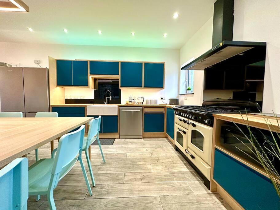 Massive New 8 Bedroom House Sleeps Up To 21 - Accepts Groups - Great Location - Free Parking - Fast Wifi - Smart Tvs - Sleeps Up To 21 People - Close To Bournemouth & Poole Town Centre & Sandbanks Exteriér fotografie