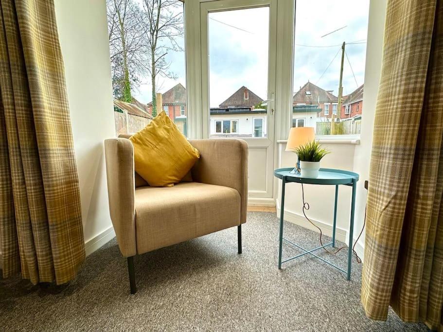 Massive New 8 Bedroom House Sleeps Up To 21 - Accepts Groups - Great Location - Free Parking - Fast Wifi - Smart Tvs - Sleeps Up To 21 People - Close To Bournemouth & Poole Town Centre & Sandbanks Exteriér fotografie