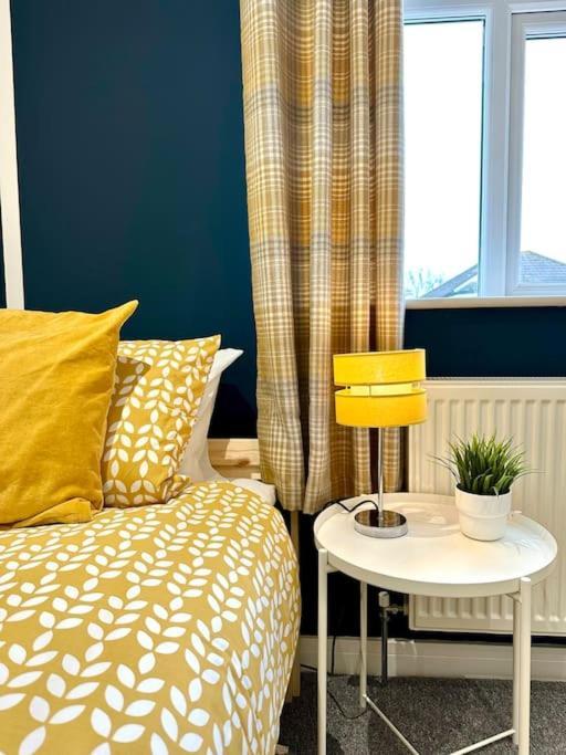 Massive New 8 Bedroom House Sleeps Up To 21 - Accepts Groups - Great Location - Free Parking - Fast Wifi - Smart Tvs - Sleeps Up To 21 People - Close To Bournemouth & Poole Town Centre & Sandbanks Exteriér fotografie