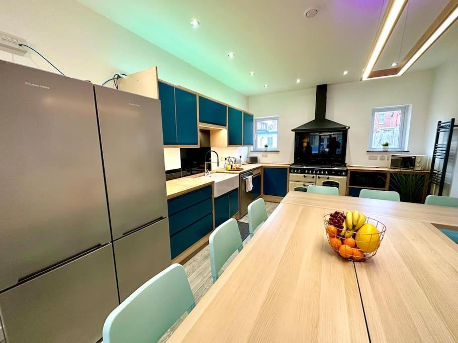 Massive New 8 Bedroom House Sleeps Up To 21 - Accepts Groups - Great Location - Free Parking - Fast Wifi - Smart Tvs - Sleeps Up To 21 People - Close To Bournemouth & Poole Town Centre & Sandbanks Exteriér fotografie