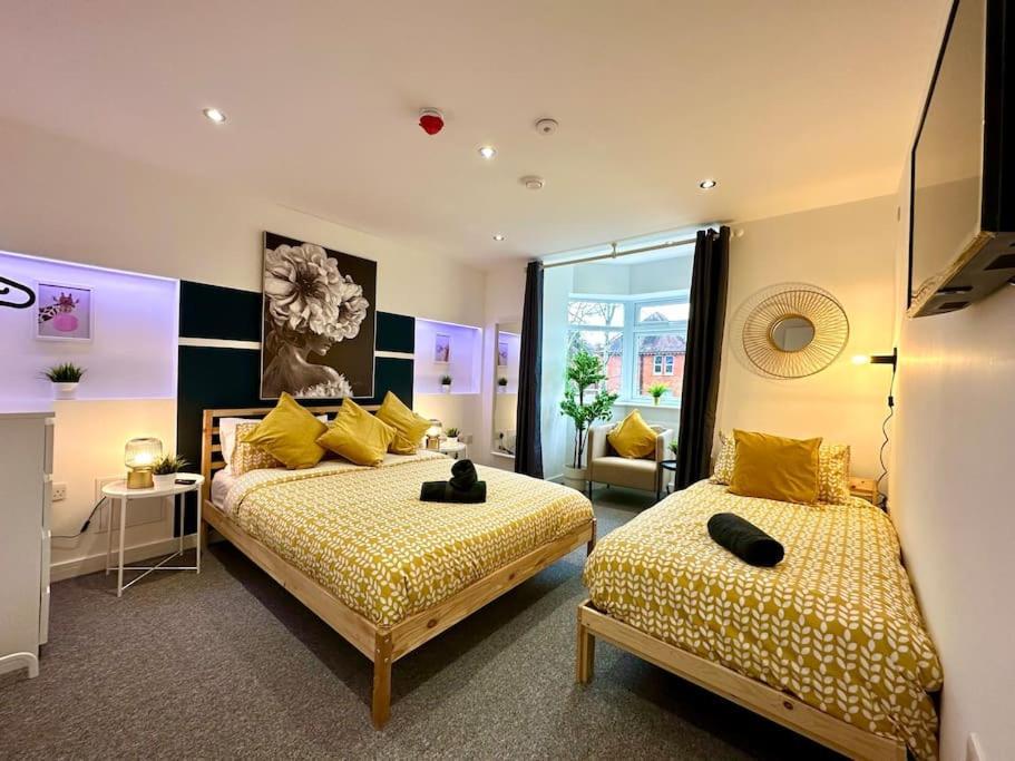 Massive New 8 Bedroom House Sleeps Up To 21 - Accepts Groups - Great Location - Free Parking - Fast Wifi - Smart Tvs - Sleeps Up To 21 People - Close To Bournemouth & Poole Town Centre & Sandbanks Exteriér fotografie