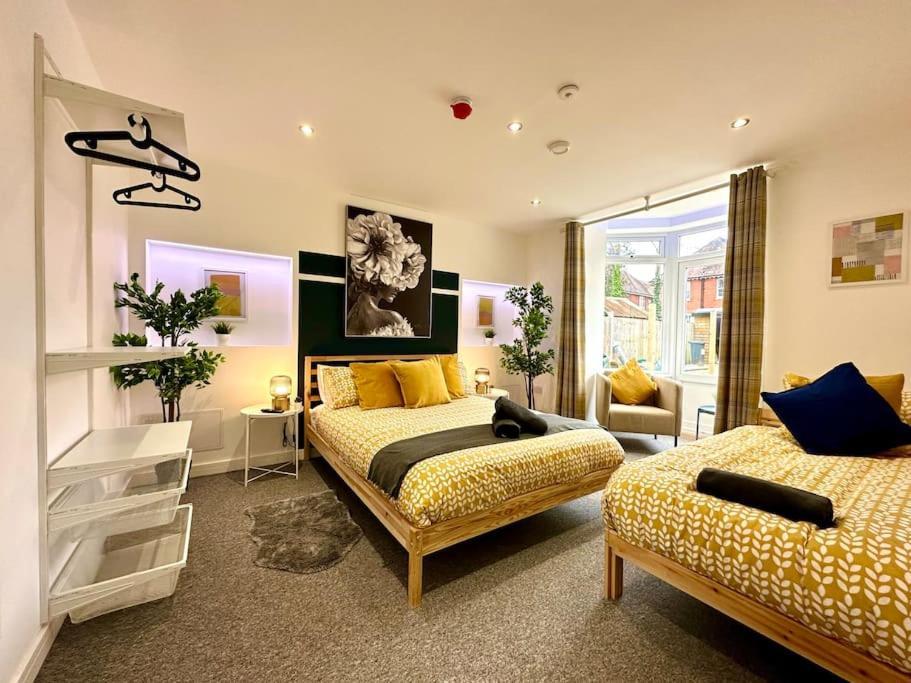 Massive New 8 Bedroom House Sleeps Up To 21 - Accepts Groups - Great Location - Free Parking - Fast Wifi - Smart Tvs - Sleeps Up To 21 People - Close To Bournemouth & Poole Town Centre & Sandbanks Exteriér fotografie