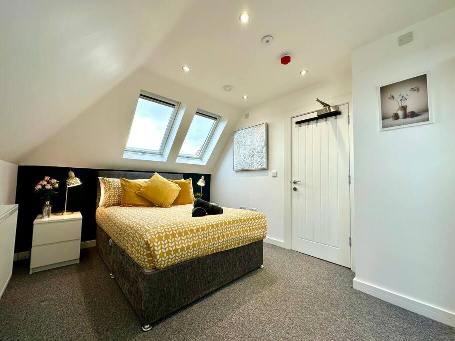 Massive New 8 Bedroom House Sleeps Up To 21 - Accepts Groups - Great Location - Free Parking - Fast Wifi - Smart Tvs - Sleeps Up To 21 People - Close To Bournemouth & Poole Town Centre & Sandbanks Exteriér fotografie