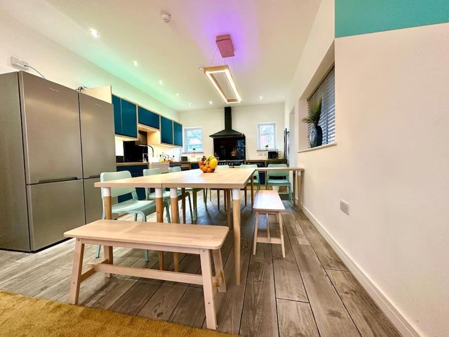 Massive New 8 Bedroom House Sleeps Up To 21 - Accepts Groups - Great Location - Free Parking - Fast Wifi - Smart Tvs - Sleeps Up To 21 People - Close To Bournemouth & Poole Town Centre & Sandbanks Exteriér fotografie