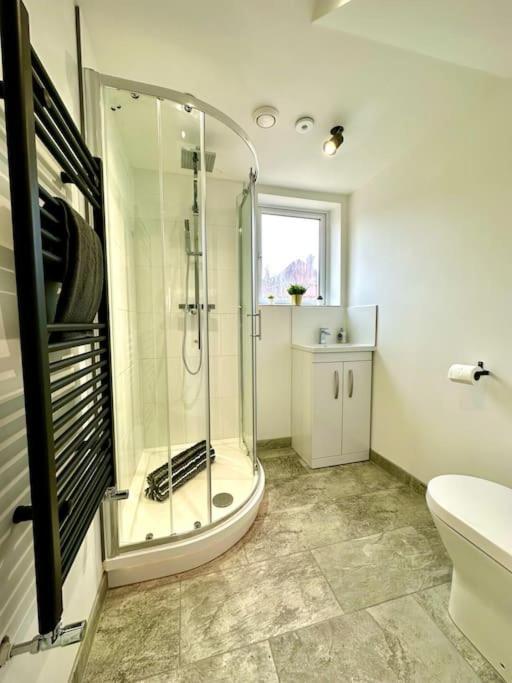 Massive New 8 Bedroom House Sleeps Up To 21 - Accepts Groups - Great Location - Free Parking - Fast Wifi - Smart Tvs - Sleeps Up To 21 People - Close To Bournemouth & Poole Town Centre & Sandbanks Exteriér fotografie
